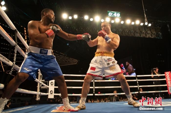 张志磊力压对手夺得WBO过渡拳王，开启职业生涯