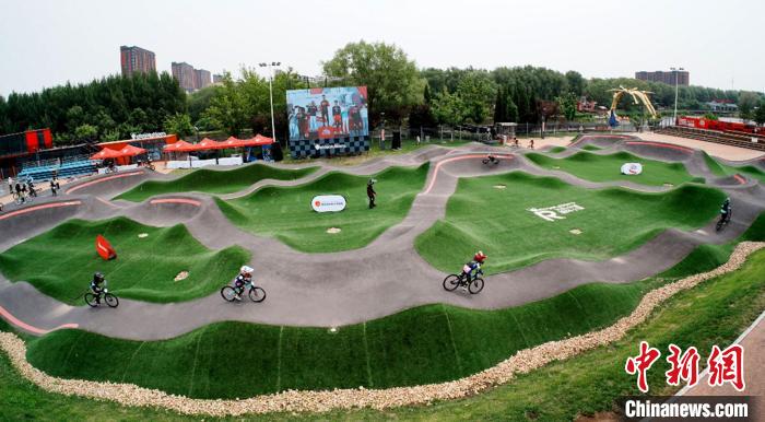 沈阳站中国泵道自行车联赛开赛，三百余名骑手