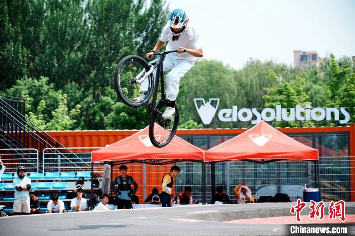 沈阳站中国泵道自行车联赛开赛，三百余名骑手