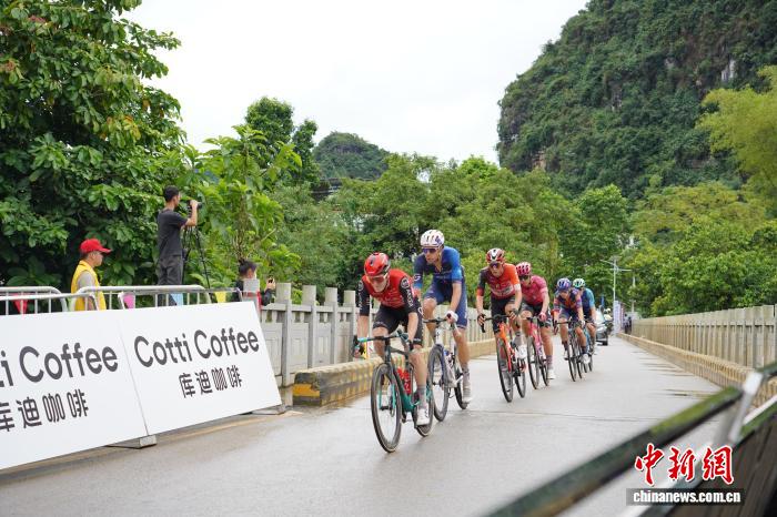 2025环广西公路自行车赛第二赛段：喀斯特秘境赛