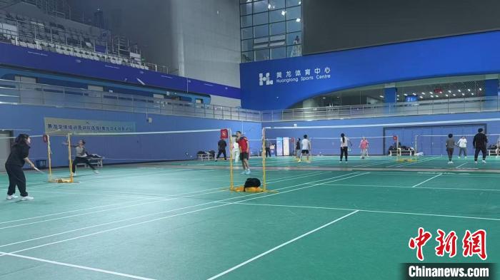 春节假期羽毛球热席卷杭城 全民健身与体育消费