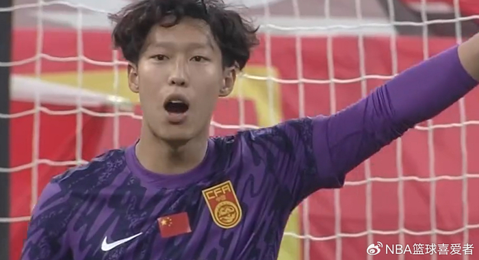 U23国足点球绝平朝鲜队 争议判罚引热议