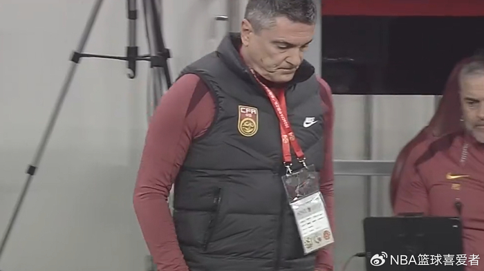 U23国足点球绝平朝鲜队 争议判罚引热议