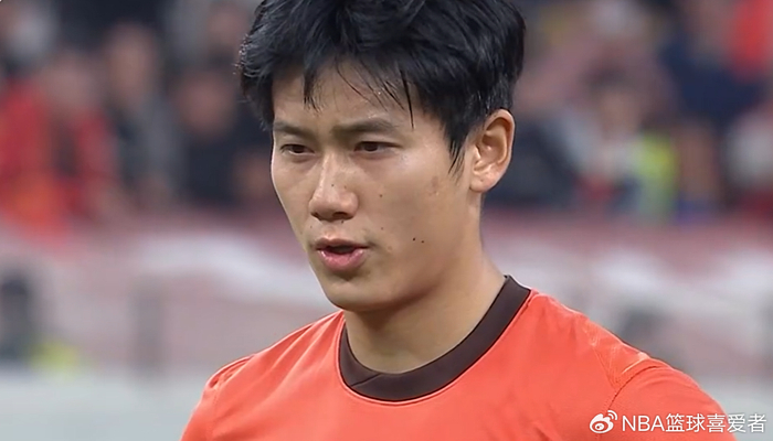 U23国足点球绝平朝鲜队 争议判罚引热议