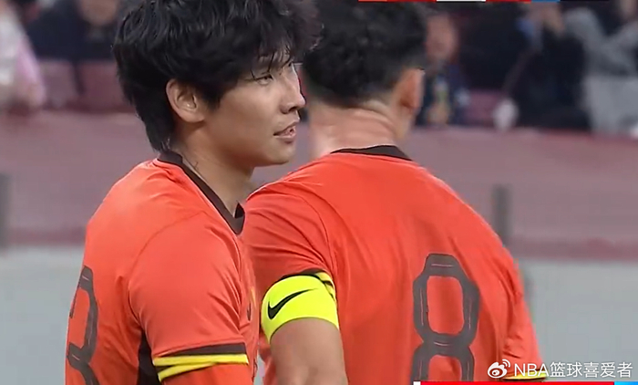 U23国足点球绝平朝鲜队 争议判罚引热议
