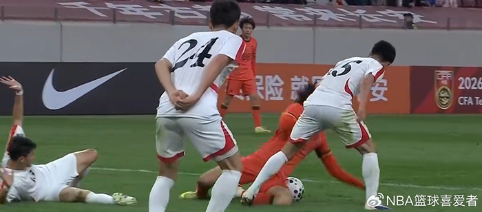 U23国足点球绝平朝鲜队 争议判罚引热议