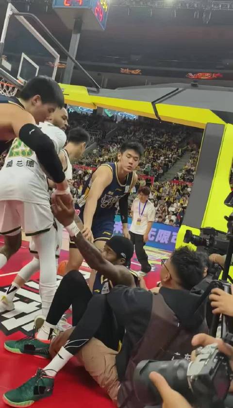 辽粤大战辽宁一波流带走广东杜锋换人遭质疑