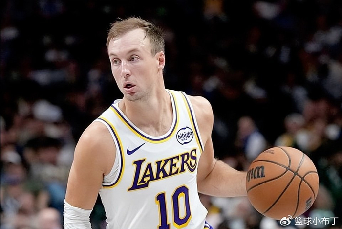 肯纳德三双救主！湖人残阵逼出全能表现