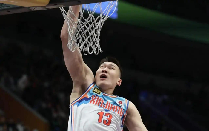 新疆男篮遭遇连环伤病打击 李炎哲赛季报销引交